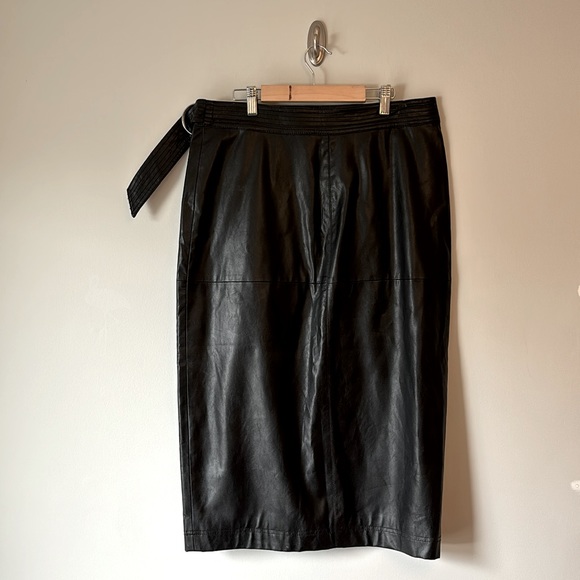 Black vegan leather Topshop wrap midi skirt - Picture 4 of 5